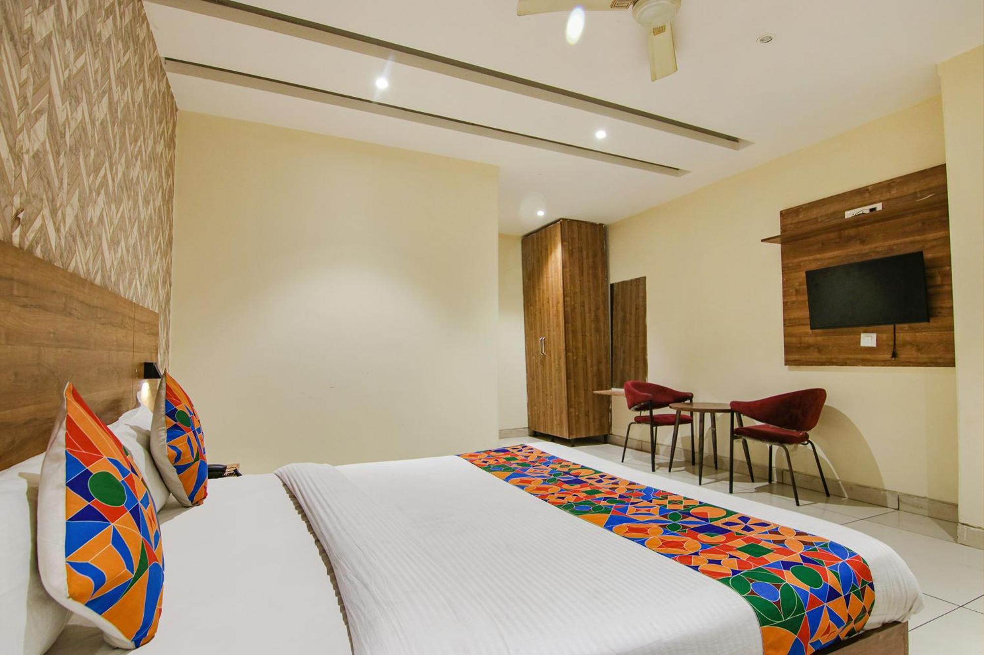 Fabhotel Golden Glory New Delhi Exterior photo